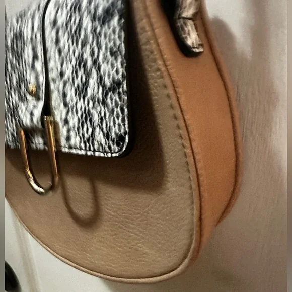 Neiman Marcus Crossbody - Picture 3 of 6